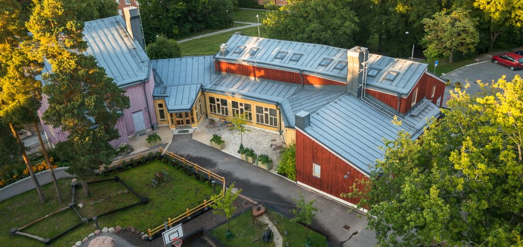 Att bygga en högskola